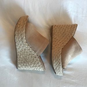 Trendy platform wedges